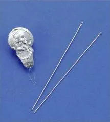 Einf�delhilfe mit zwei Nadeln